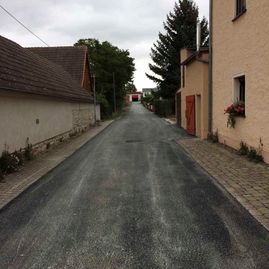 Referenzen - Asphaltbauarbeiten in Mertendorf, Straße der Jugend von Köthe Bau GmbH aus Naumburg (Saale)