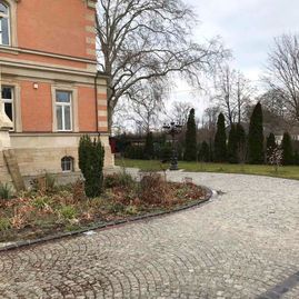 Referenzen - Außenanlagen der Villa der Familie Böck in Zeitz von Köthe Bau GmbH aus Naumburg (Saale)